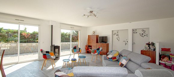 Дом с 4 спальнями в Сен-Николя-де-Бургей, Франция № 240483 2