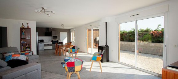 Дом с 4 спальнями в Сен-Николя-де-Бургей, Франция № 240483 3