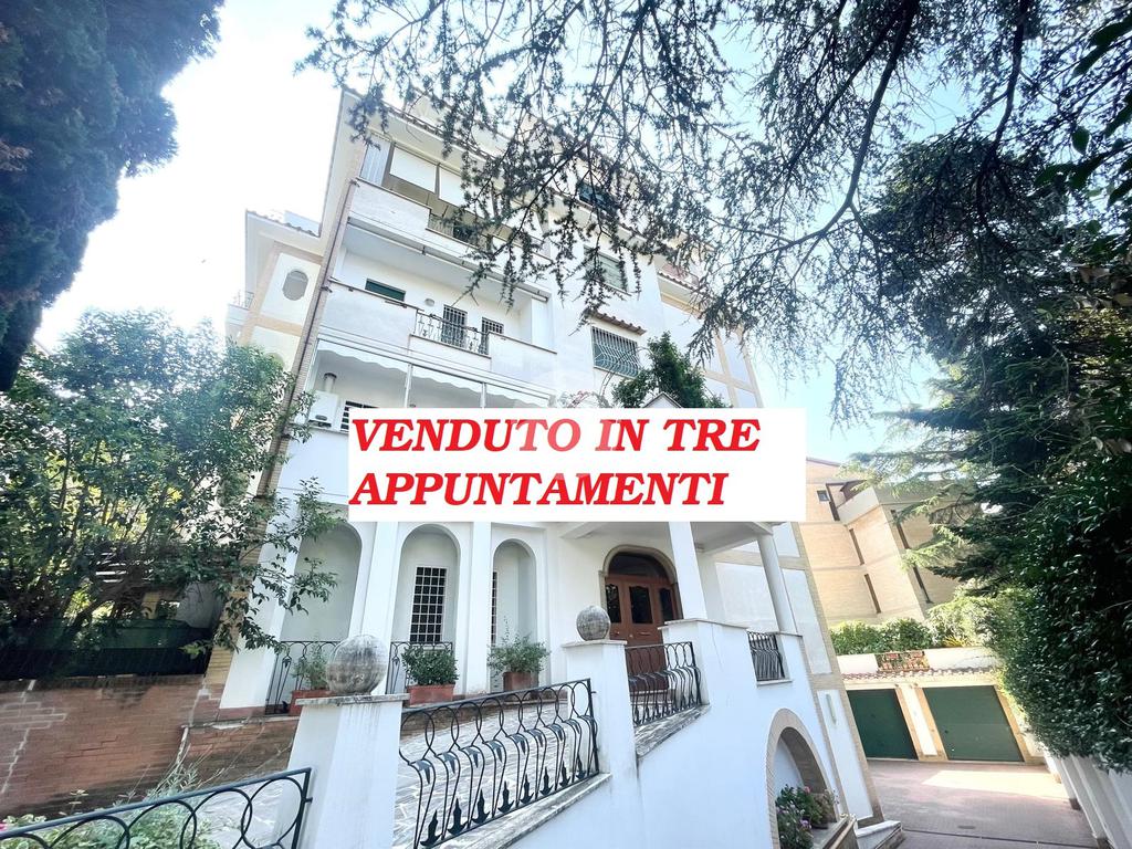 3 bedrooms Apartment in Rome, Italy No. 310113