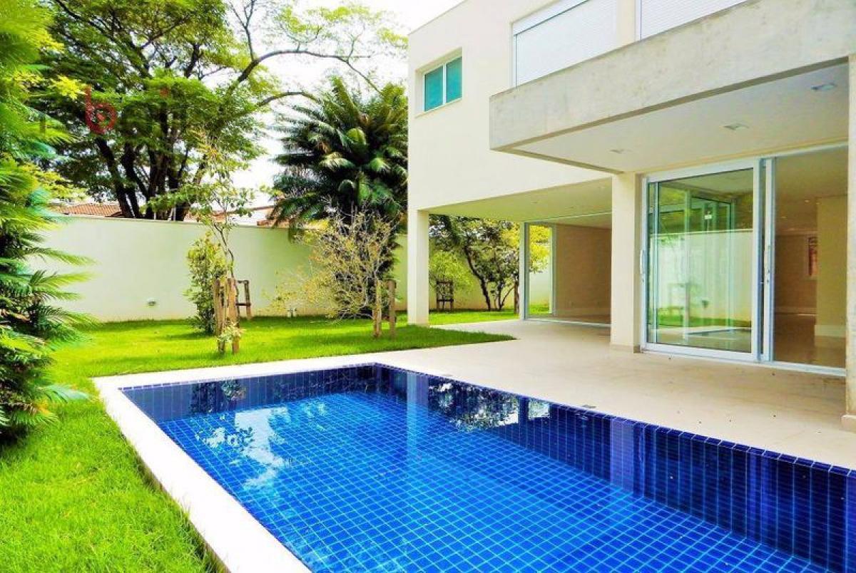 Casa de 4 dormitorios en Sao Paulo, Brazil No. 518089