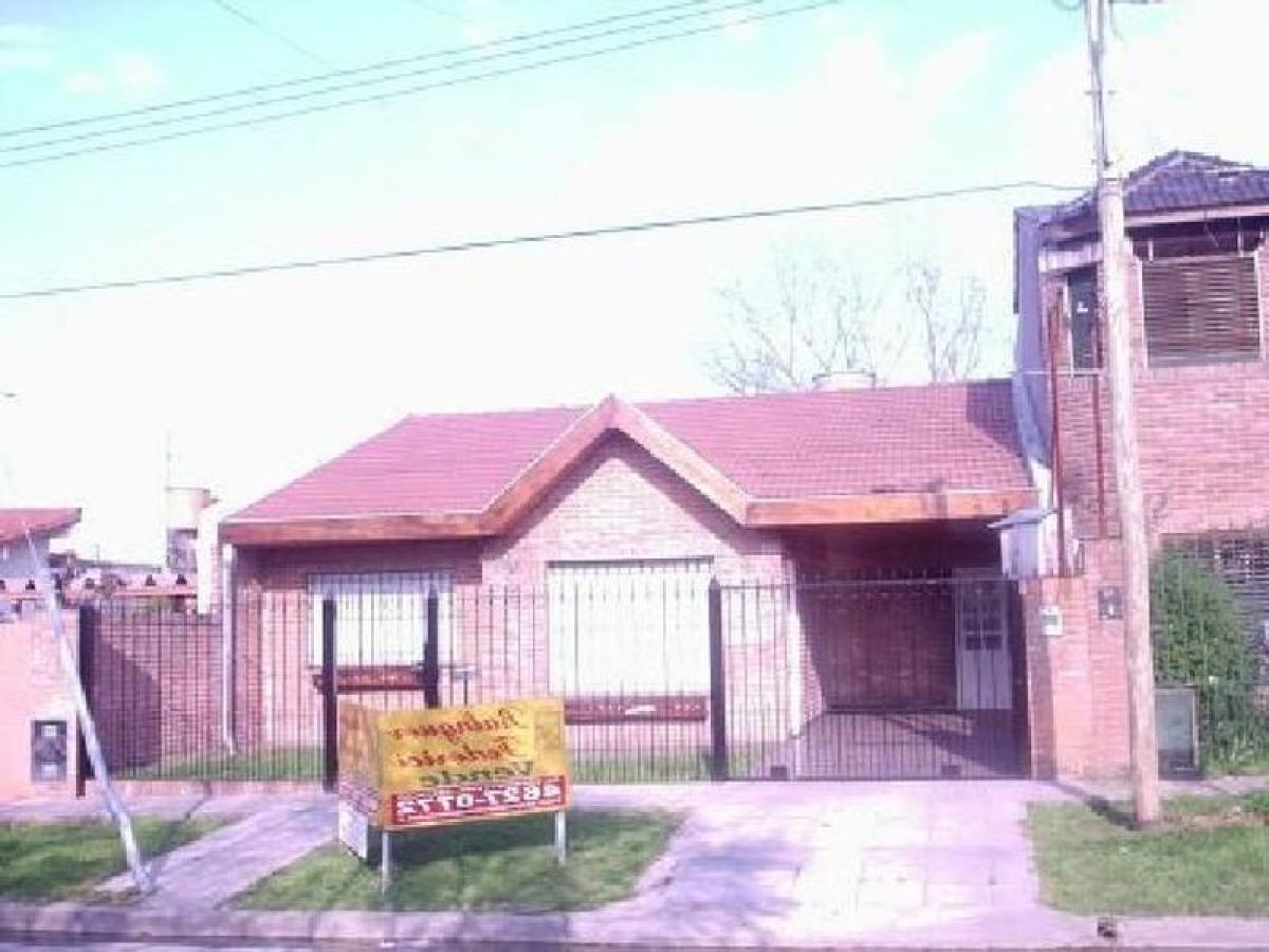 3 bedrooms House in Moron, Argentina No. 57085