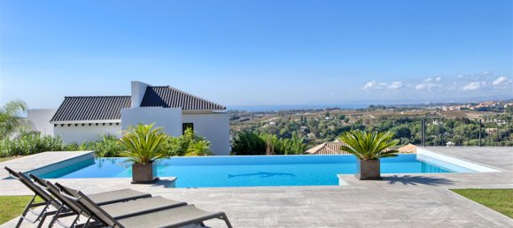5 bedrooms Villa in Malaga, Spain No. 21041 7
