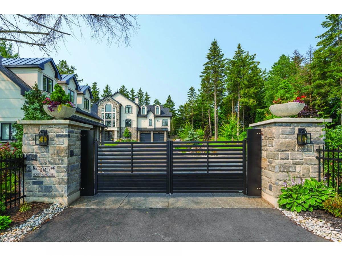 5 bedrooms House in Burlington, Canada No. 696