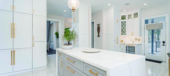 5 bedrooms House in Burlington, Canada No. 696 11