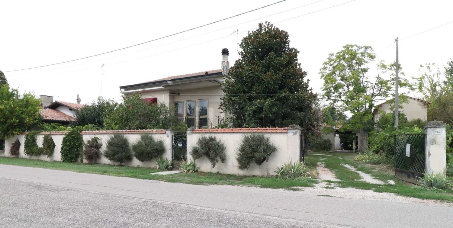 10 bedrooms Villa in Sermide e Felonica, Italy No. 392075