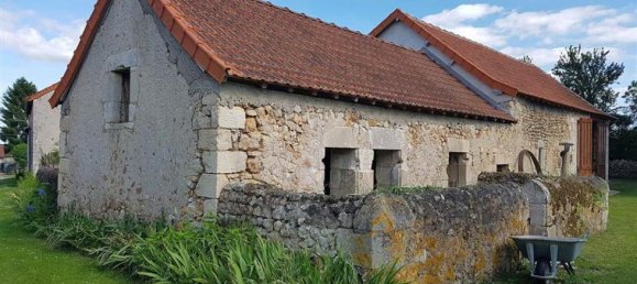 Casa de 9 dormitorios en Nalliers, France No. 37929 5