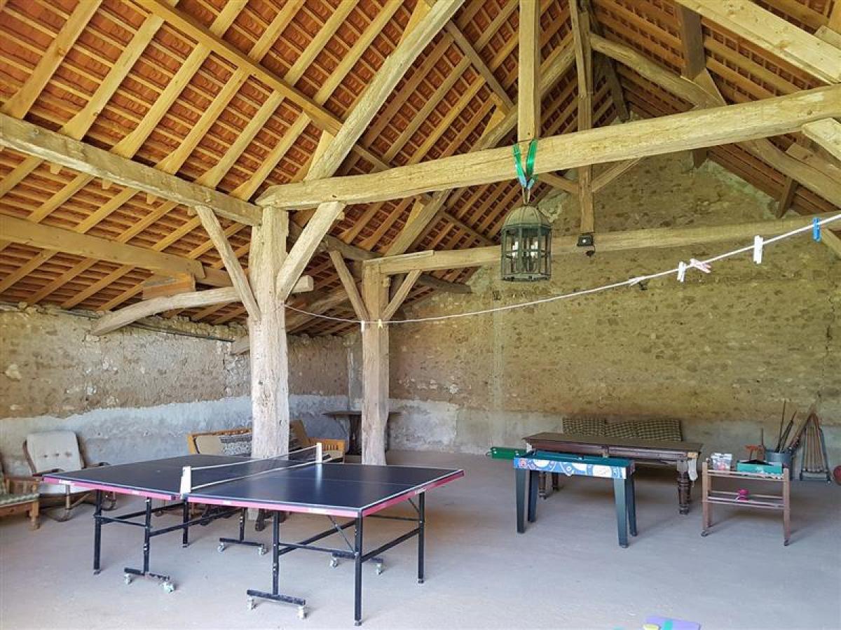 Casa de 9 dormitorios en Nalliers, France No. 37929