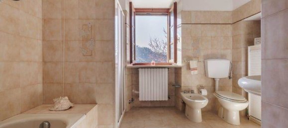 6 bedrooms House in Lucca, Italy No. 87581 11