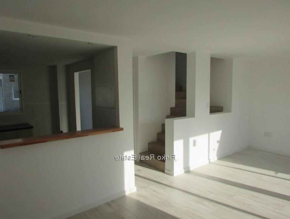 3 bedrooms House in Montevideo, Uruguay No. 2678