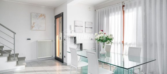 3 rooms Apartment in Reggio Emilia, Italy No. 173996 2