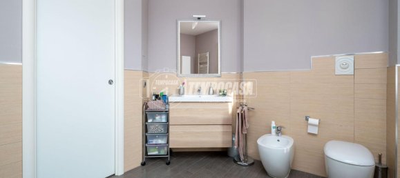 3 rooms Apartment in Reggio Emilia, Italy No. 173996 14