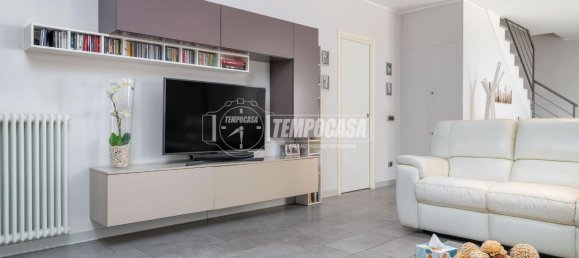 3 rooms Apartment in Reggio Emilia, Italy No. 173996 6