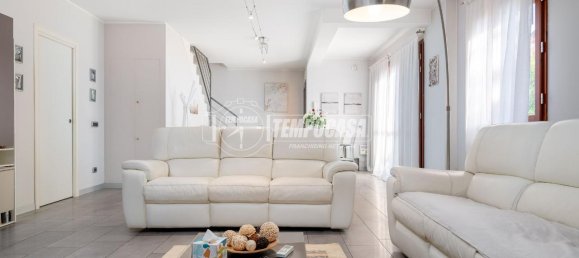 3 rooms Apartment in Reggio Emilia, Italy No. 173996 5