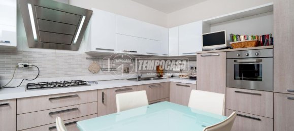 3 rooms Apartment in Reggio Emilia, Italy No. 173996 8