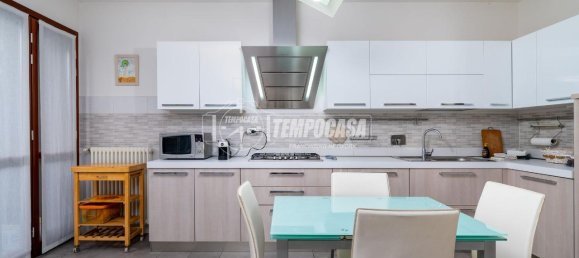 3 rooms Apartment in Reggio Emilia, Italy No. 173996 9