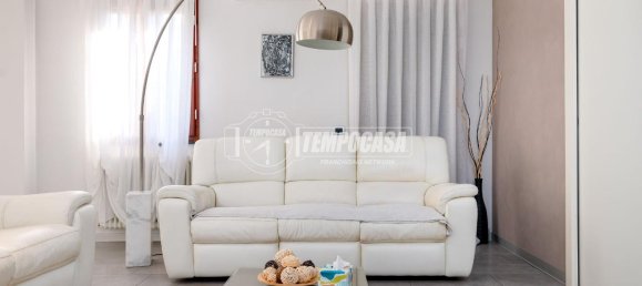 3 rooms Apartment in Reggio Emilia, Italy No. 173996 4