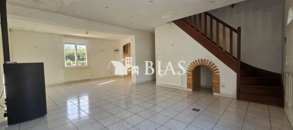 Casa de 4 dormitorios en Eure, France No. 357360 3