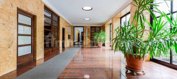 4 rooms Office in Milan, Italy No. 327547 3