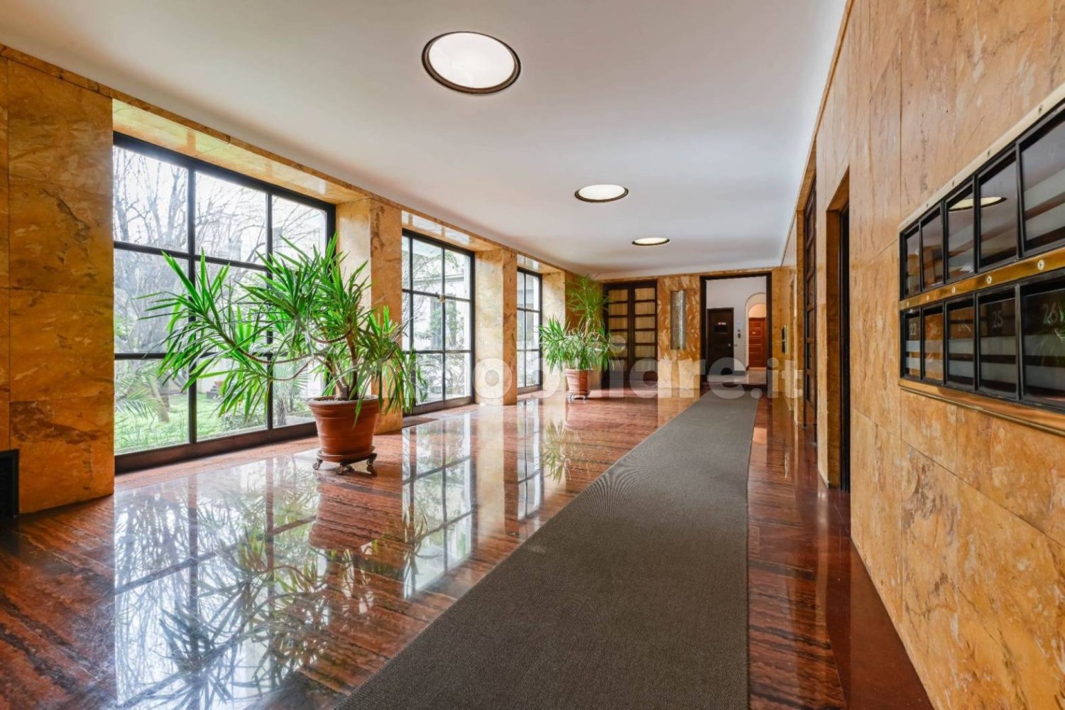 4 rooms Office in Milan, Italy No. 327547