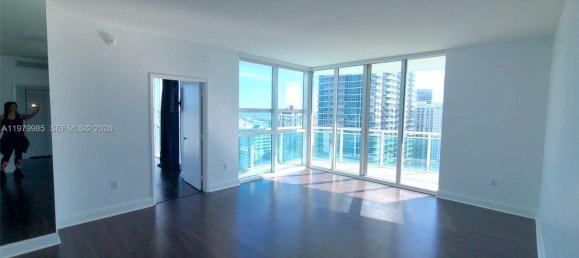 2 chambres propriété commerciale à louer à Miami, Miami-Dade, Florida, USA № 614463 8