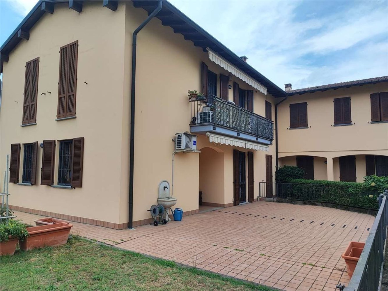 2 rooms Duplex in Pavia, Italy No. 286635