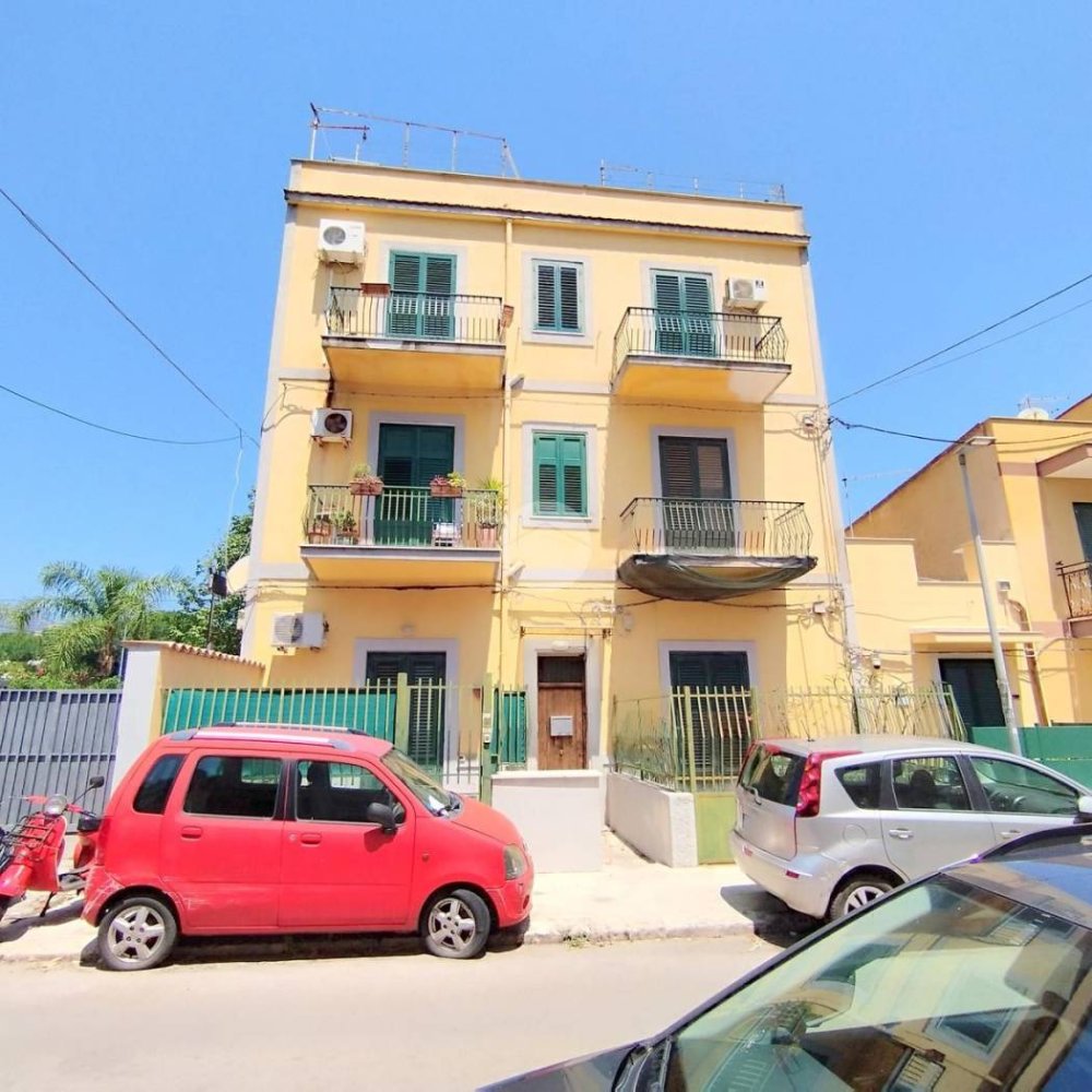 2 bedrooms Apartment in Palermo, Italy No. 157482