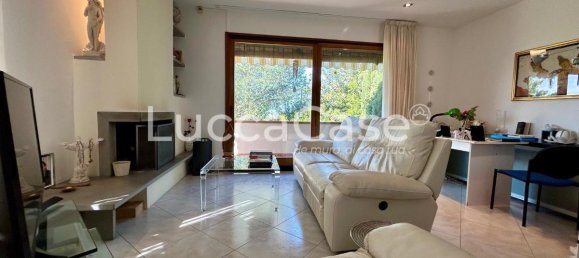 4 bedrooms Villa in Massarosa, Italy No. 81735 11