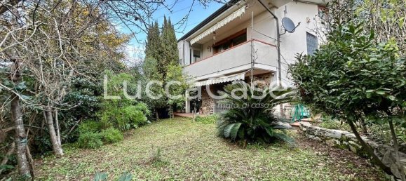 4 bedrooms Villa in Massarosa, Italy No. 81735 2