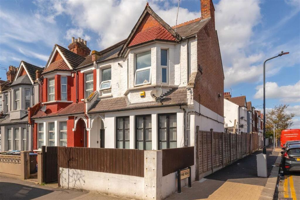 2 bedrooms Apartment in Cricklewood, United Kingdom No. 5711