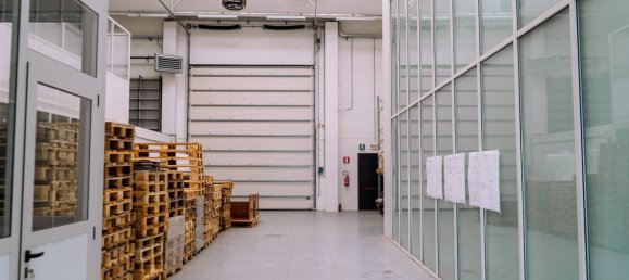 Entrepôt à Como, Italy 950m² No. 89951 24