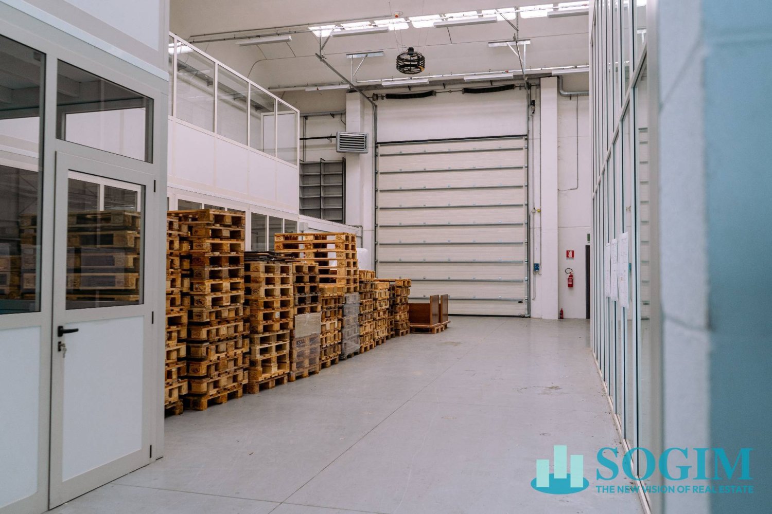 Almacén en Como, Italy 950 m² No. 89951