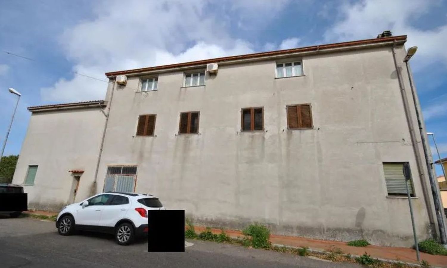 Villa de 5 dormitorios en Luras, Italy No. 402983