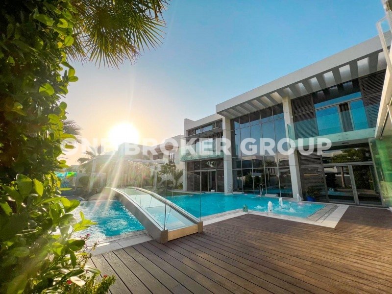 6 bedrooms Villa in Dubai, UAE No. 1170