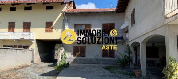 10 rooms Apartment in Borgo d'Ale, Italy No. 43791 2