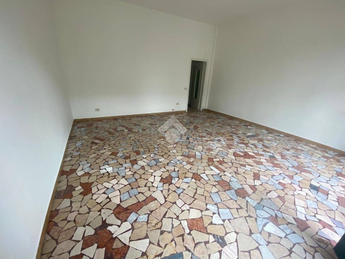 1 room Commercial property in Reggio Emilia, Italy No. 154040