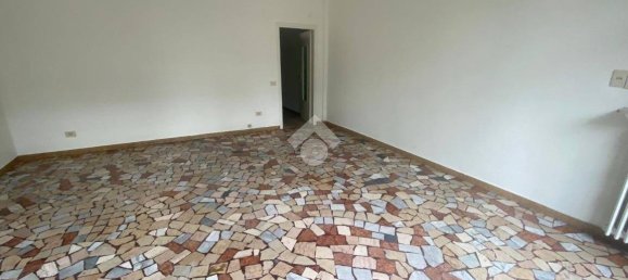 1 room Commercial property in Reggio Emilia, Italy No. 154040 3