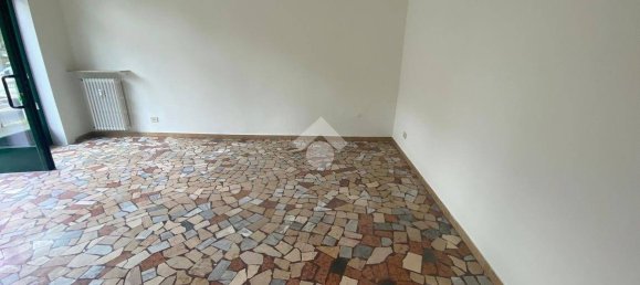 1 room Commercial property in Reggio Emilia, Italy No. 154040 4