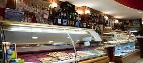 Gewerbliche Immobilie in Lucca, Italy 150m², Nr. 25706 9