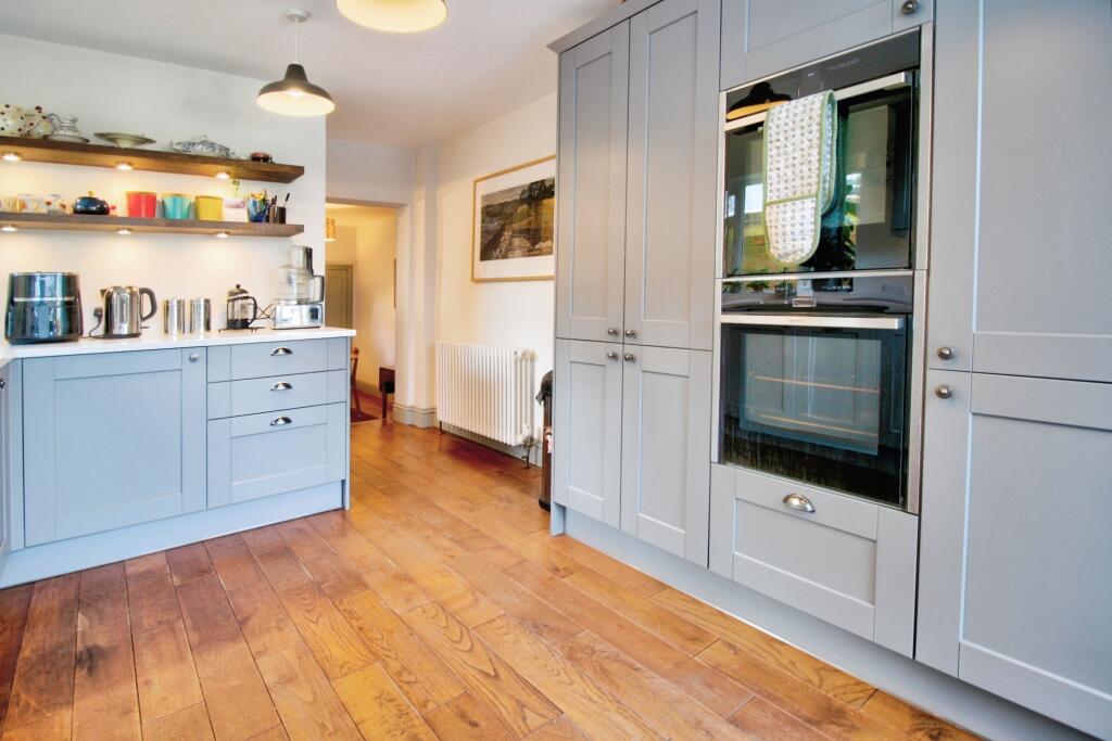 3 bedrooms Commercial property in Sevenoaks, United Kingdom No. 10468