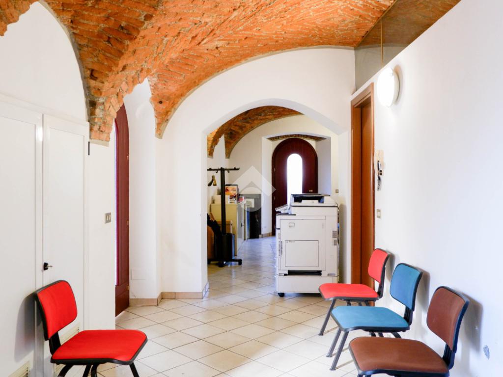 Oficina de 2 habitaciónes en Chiari, Italy No. 54746