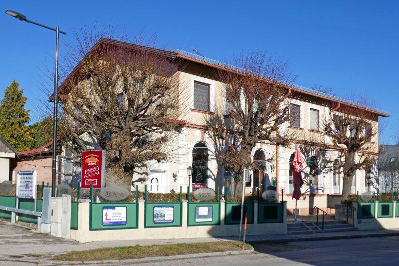 198m² Building in Pressbaum, Austria No. 196013