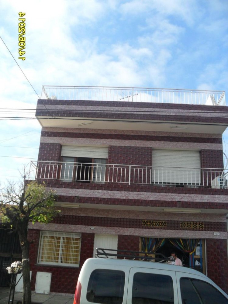 3 bedrooms House in Moron, Argentina No. 62406