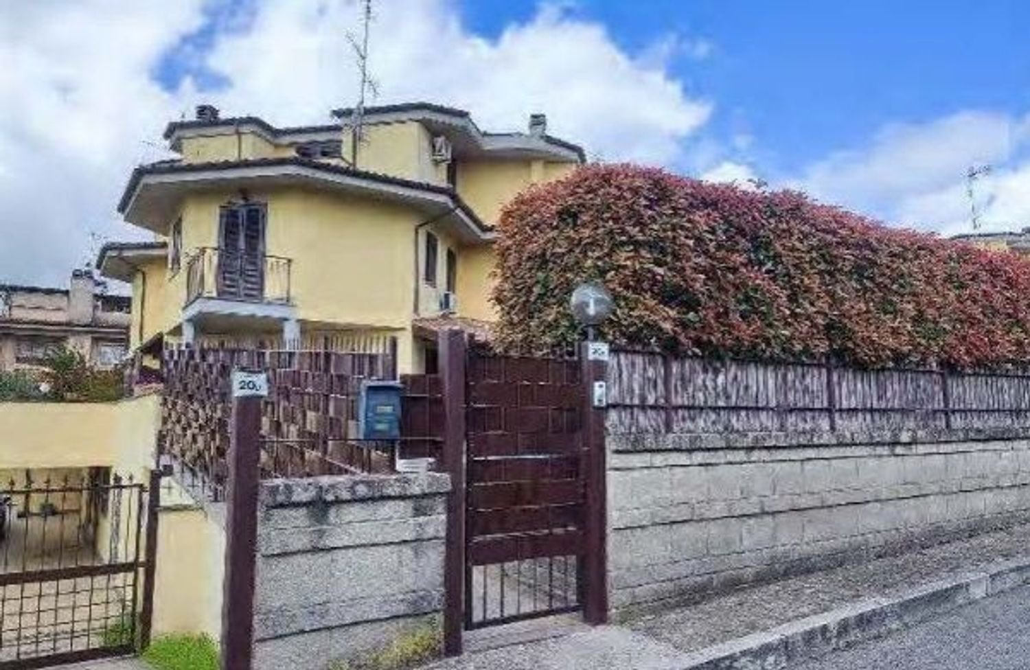 5 rooms House in Lariano, Italy No. 16655