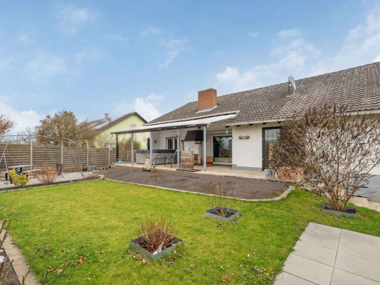 Casa de 4 habitaciónes en Alzey-Worms, Germany No. 199304