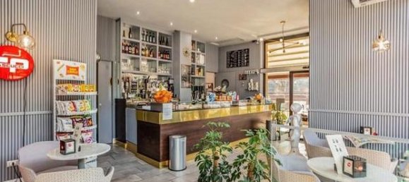 3 rooms Commercial property in Rome, Italy No. 267797 2