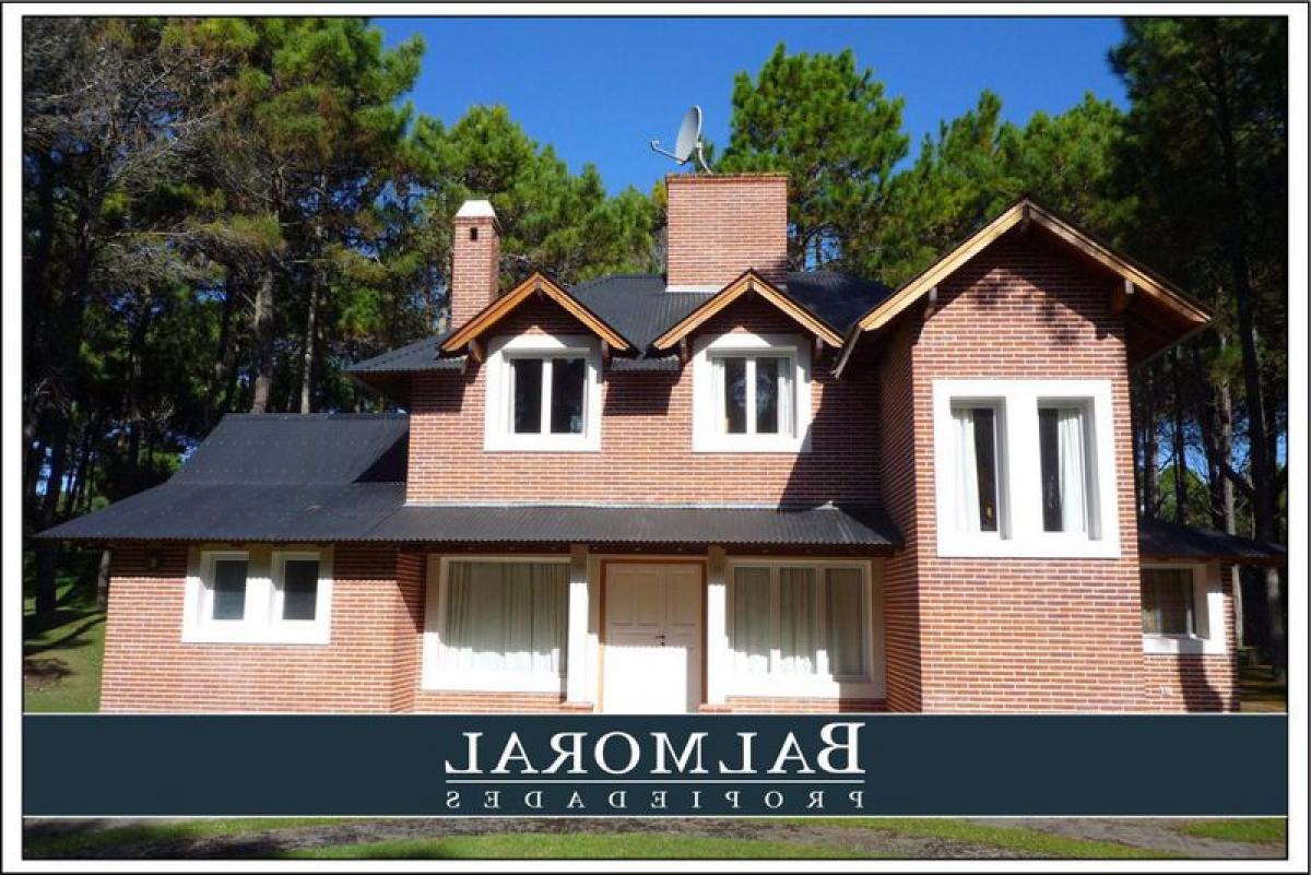 3 bedrooms House in Mar del Plata, Argentina No. 84596