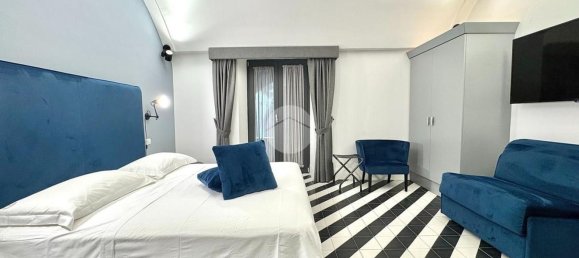 4 bedrooms Apartment in Naples, Italy No. 340027 19