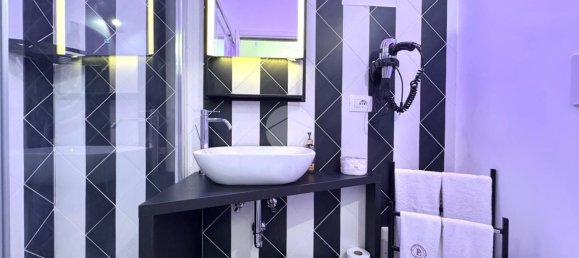 4 bedrooms Apartment in Naples, Italy No. 340027 13