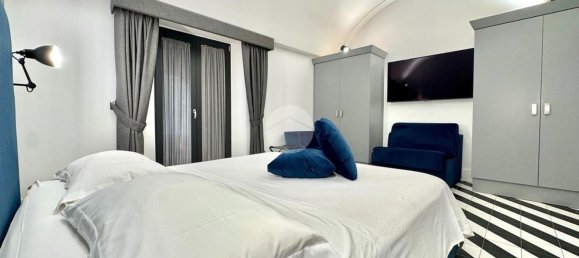 4 bedrooms Apartment in Naples, Italy No. 340027 20