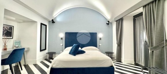 4 bedrooms Apartment in Naples, Italy No. 340027 9